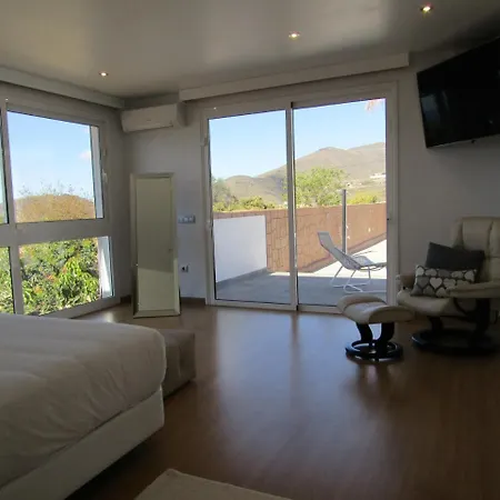 Luxury Villa With Private Heated Pool In A Quiet Area. Villa *