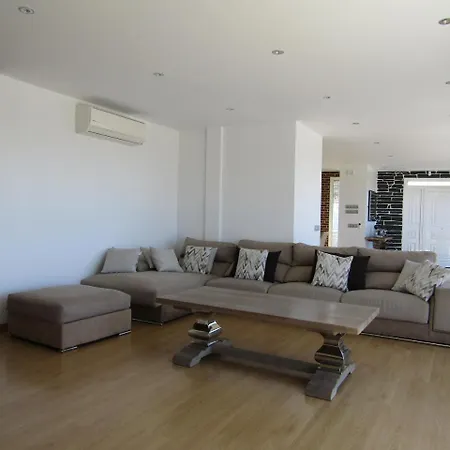Luxury Villa With Private Heated Pool In A Quiet Area.