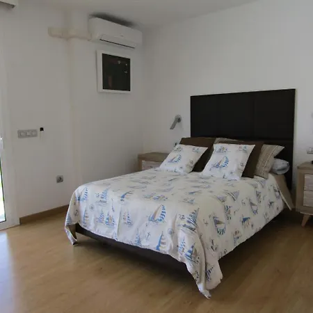 Luxury Villa With Private Heated Pool In A Quiet Area.
