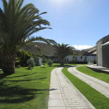 Luxury Villa With Private Heated Pool In A Quiet Area. Villa *