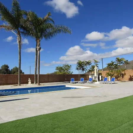 Luxury Villa With Private Heated Pool In A Quiet Area. Villa *