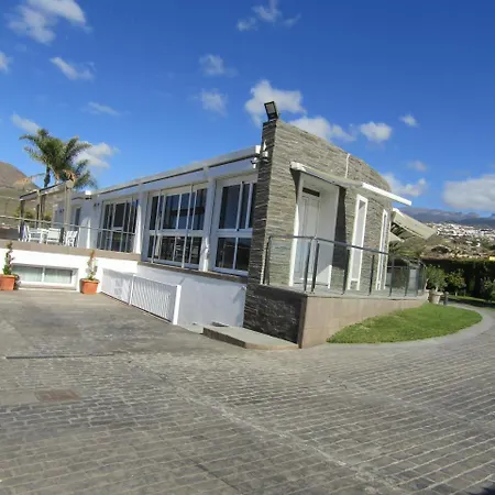 Luxury Villa With Private Heated Pool In A Quiet Area. Villa